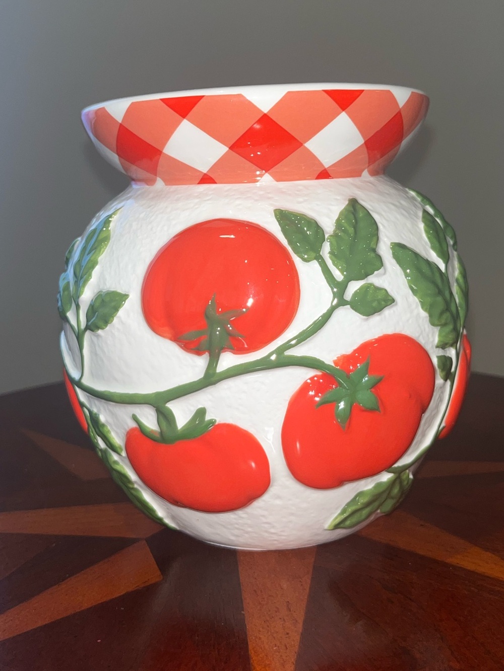 Bath & Body Works Tomato Vine Pedestal
3-Wick Candle Holder